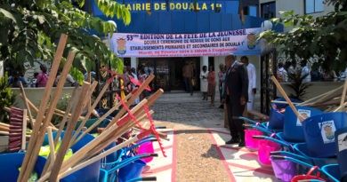 Mairie Douala 1er, des dons à la jeunesse