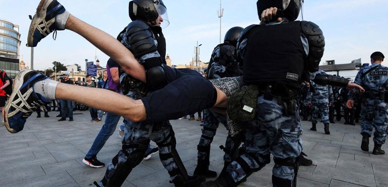 Manifestation interdite en Russie, la police fait plus de 1000 arrestations