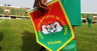 Fanion Fédération Burkinabè de Football. Onze entrants.