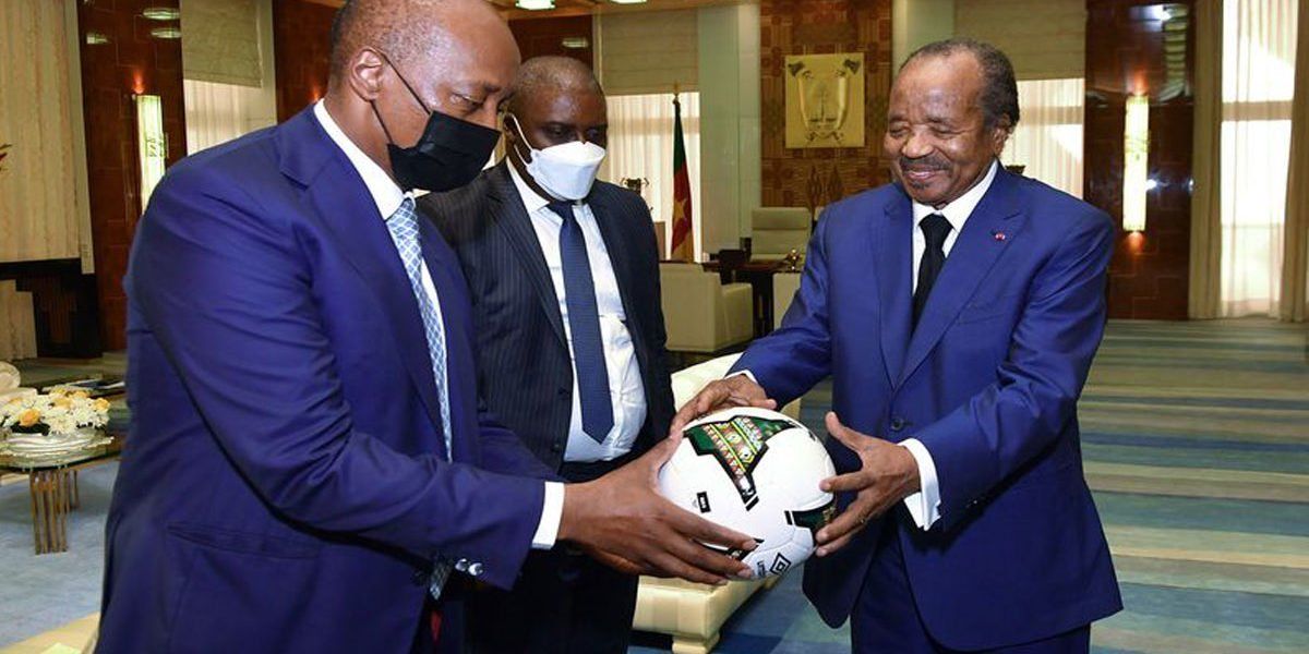 Le Président Paul Biya reçoit Patrice Motsepe, Président de la CAF, au Palais d’Etoudi
