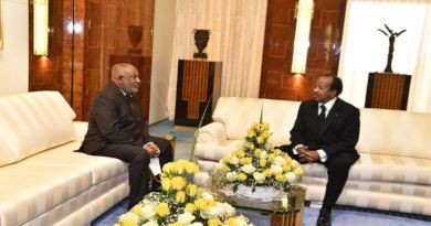 Les Présidents Azali Assoumani et Paul Biya